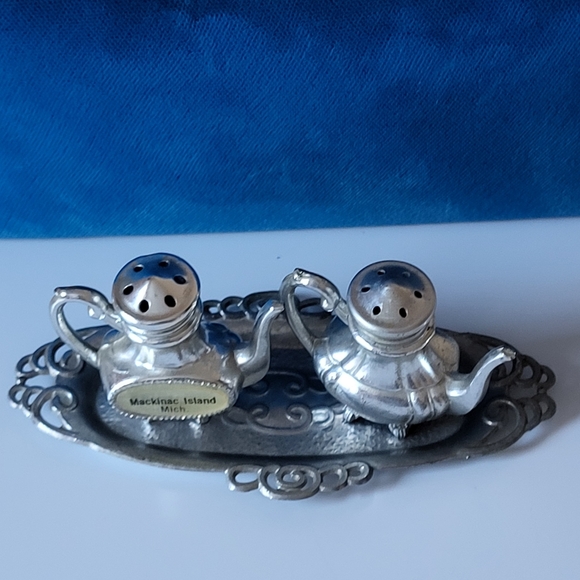 Vintage Cast Metal Mackinac Island Teapot Salt and Pepper Shakers w/ Underplate - Picture 12 of 16